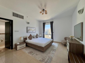 2 Bed Apartment in La Riviera Tower, Dubai Marina near Metro and Mall, 12-min walk to JBR Beach!